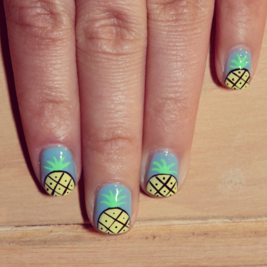 Kuku kamu kuat  via http://dahlia-nails.tumblr.com/post/76965540843/love-these-pineapple-nails